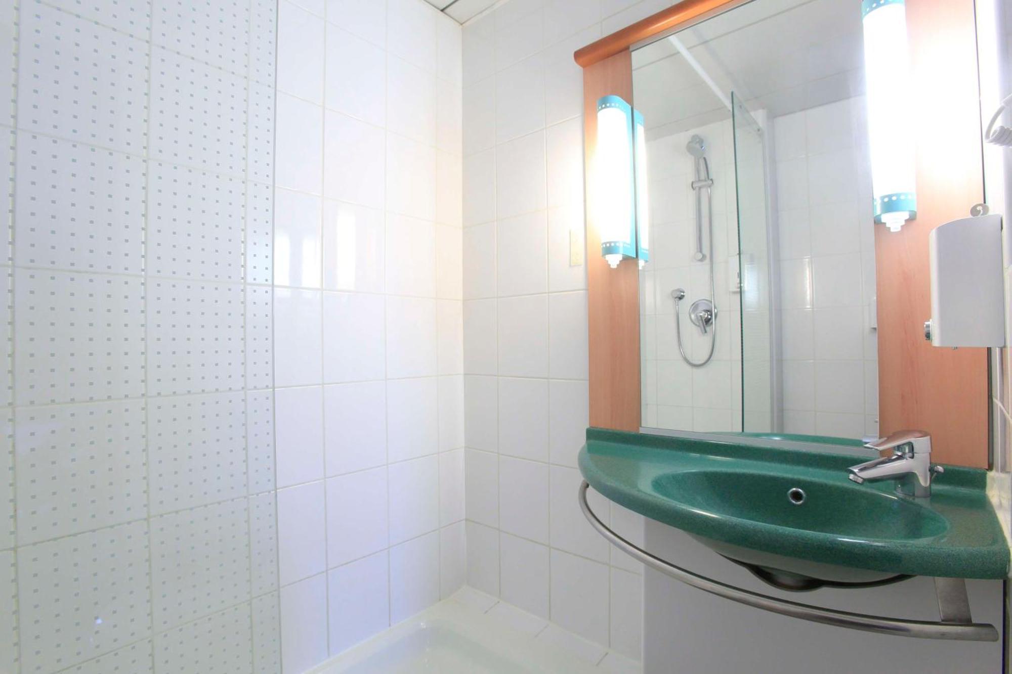 Brit Hotel Кале Екстериор снимка