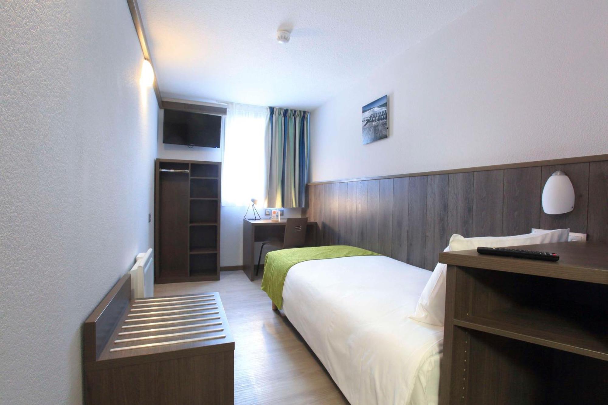 Brit Hotel Кале Екстериор снимка