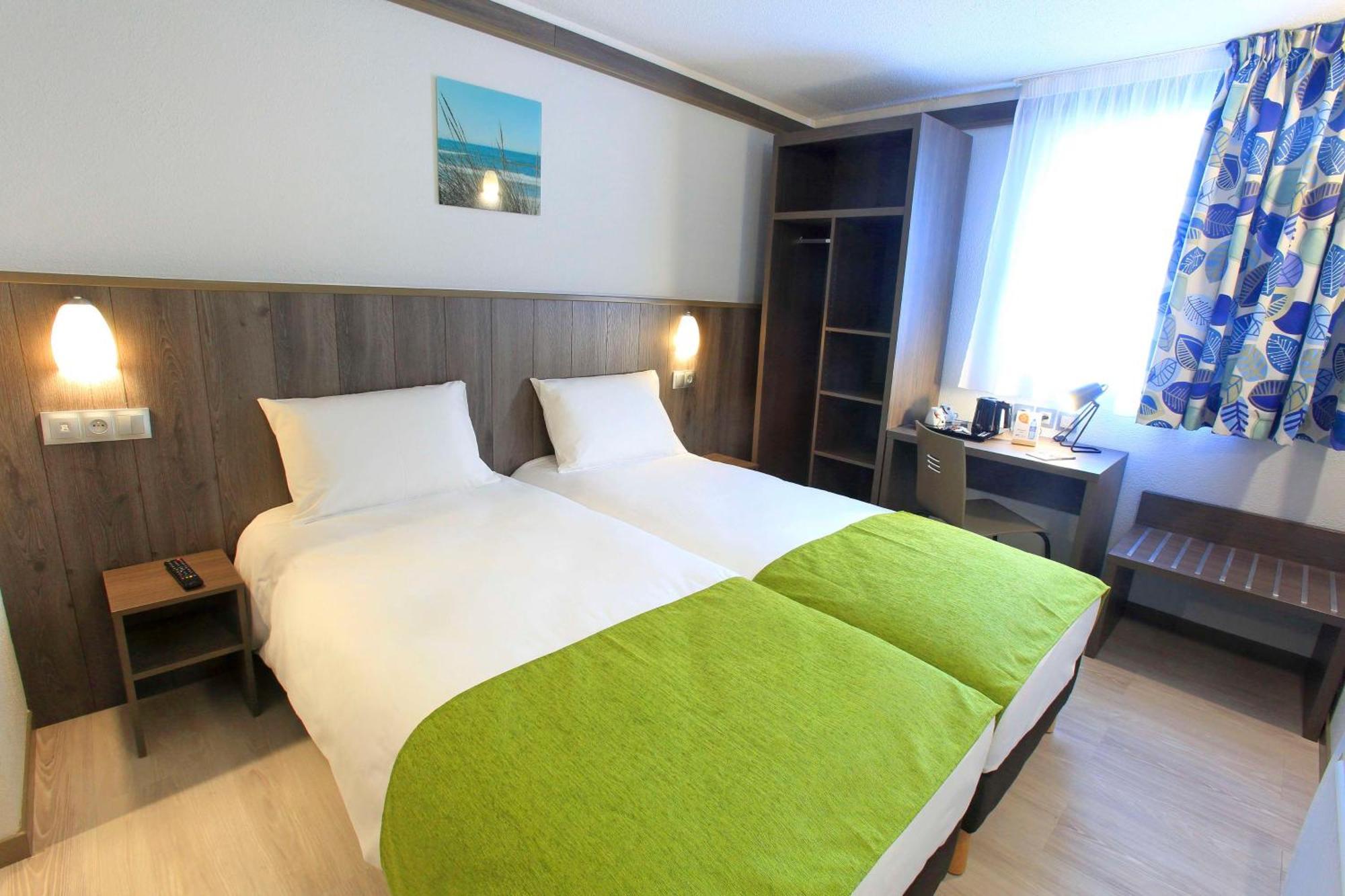Brit Hotel Кале Екстериор снимка
