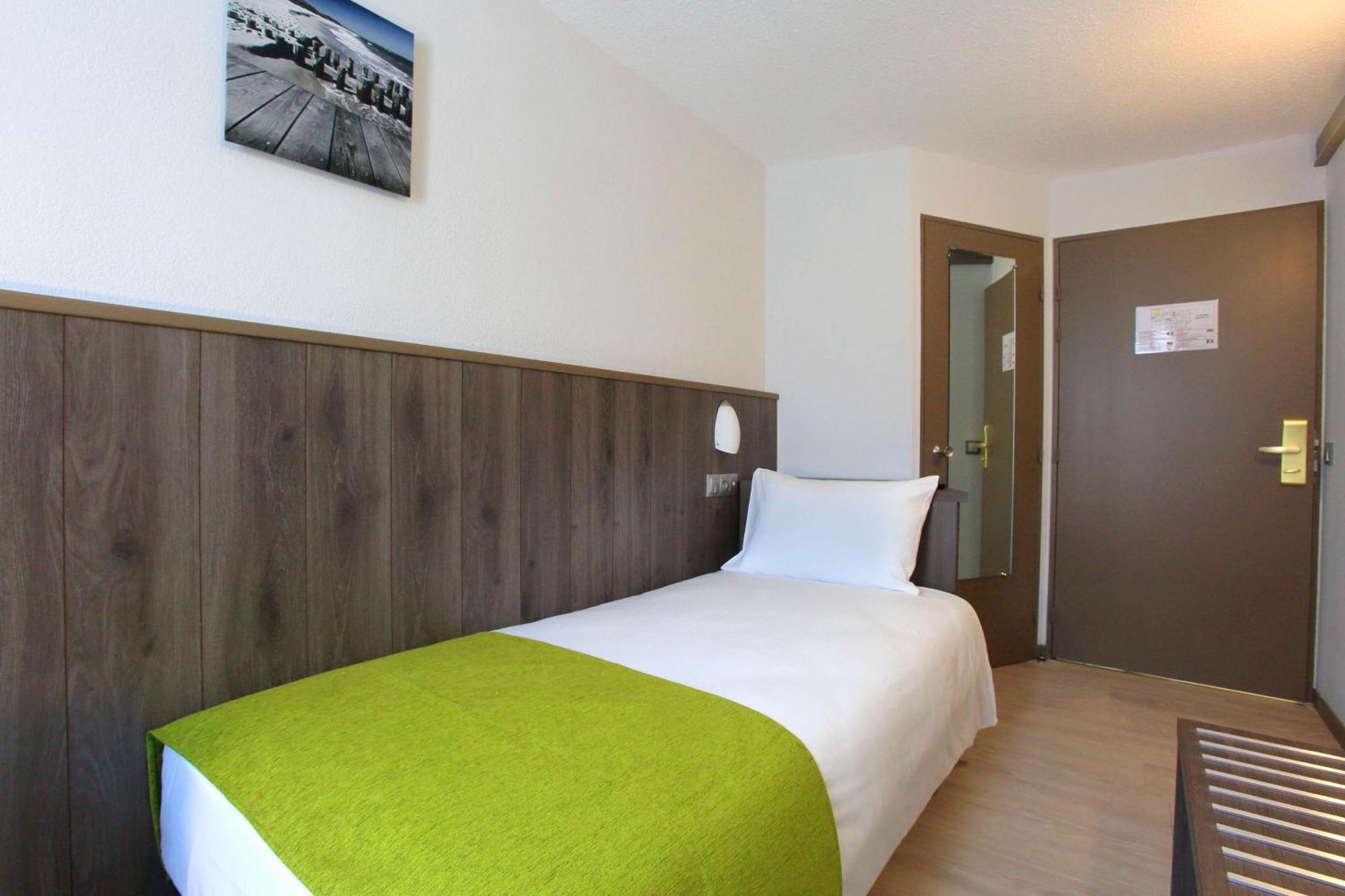 Brit Hotel Кале Екстериор снимка